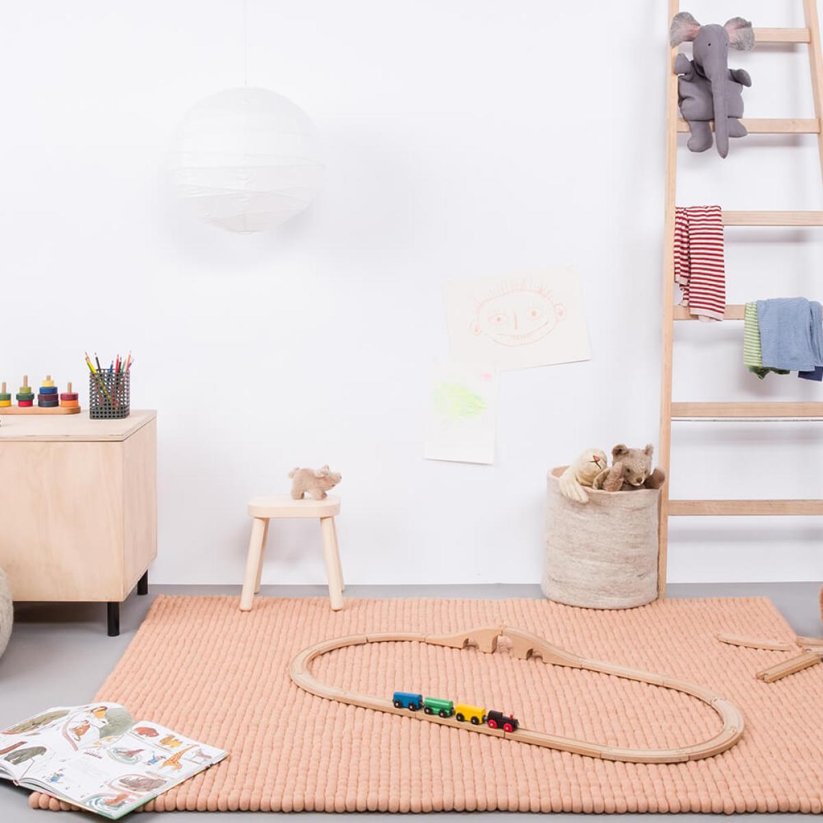 Felt Ball Rug Merle Square – image 7