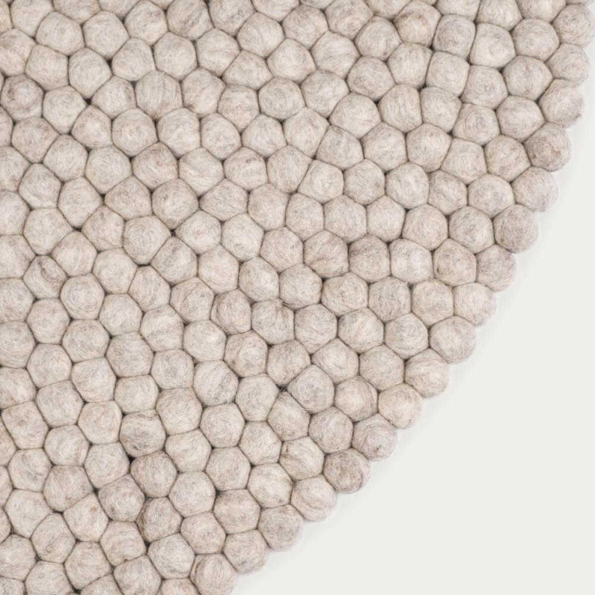 Felt Ball Rug Béla Round – image 2