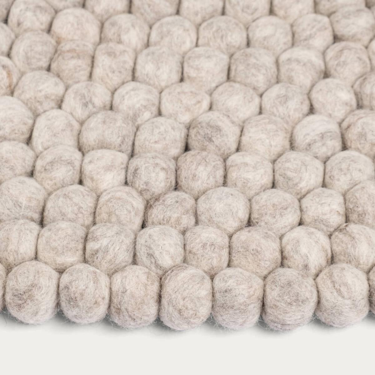 Felt Ball Rug Béla Round – image 3