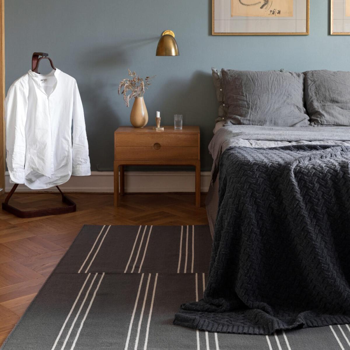 Gray/Cream Stripes Rug – image 2