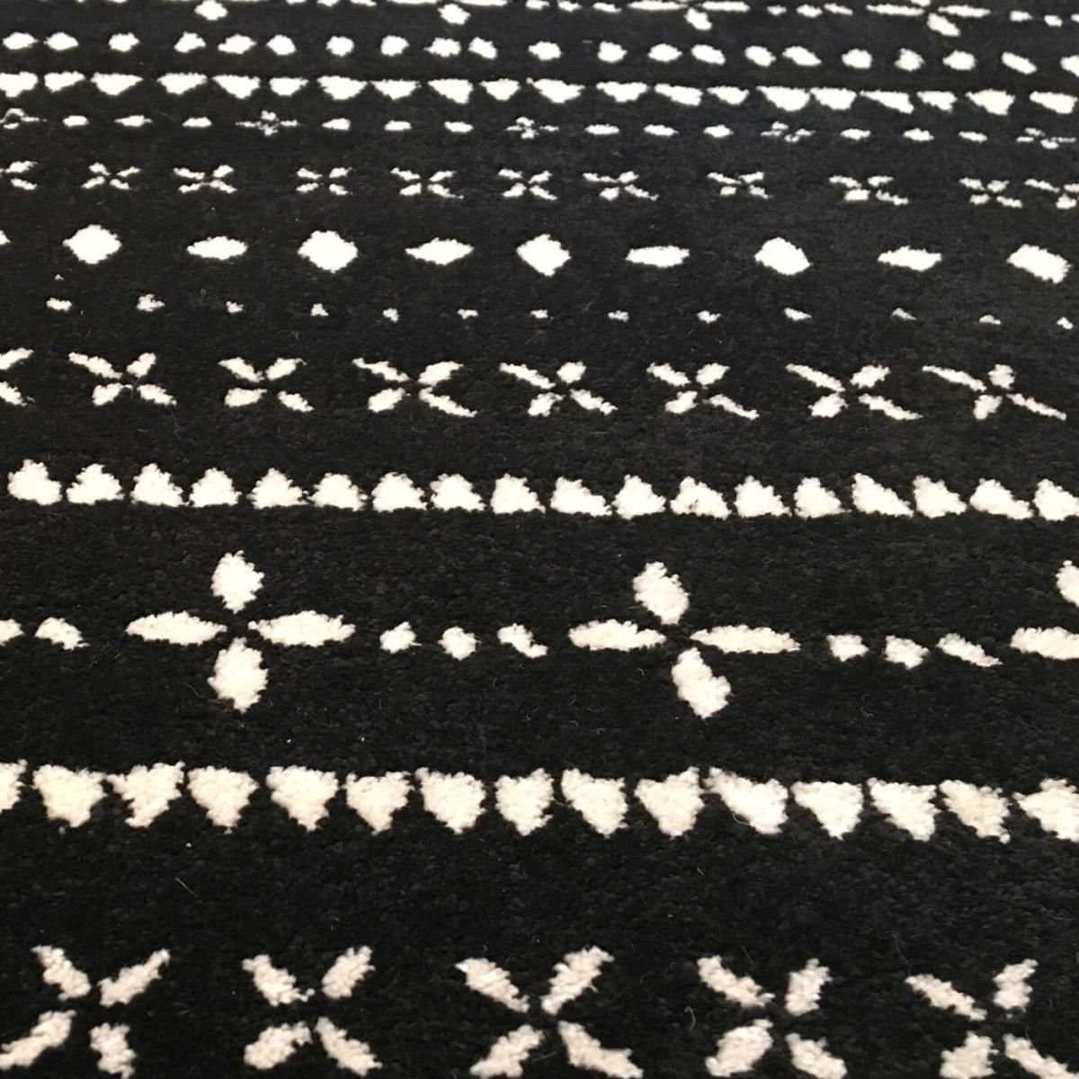 Black Ceramik Rug – image 3