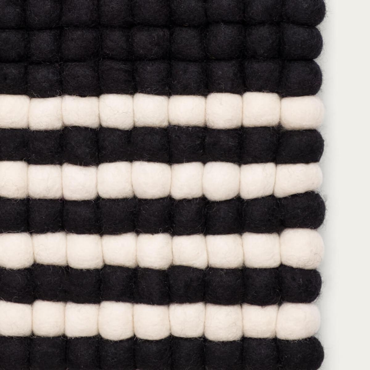 Lino 3 Felt Ball Rug – image 3