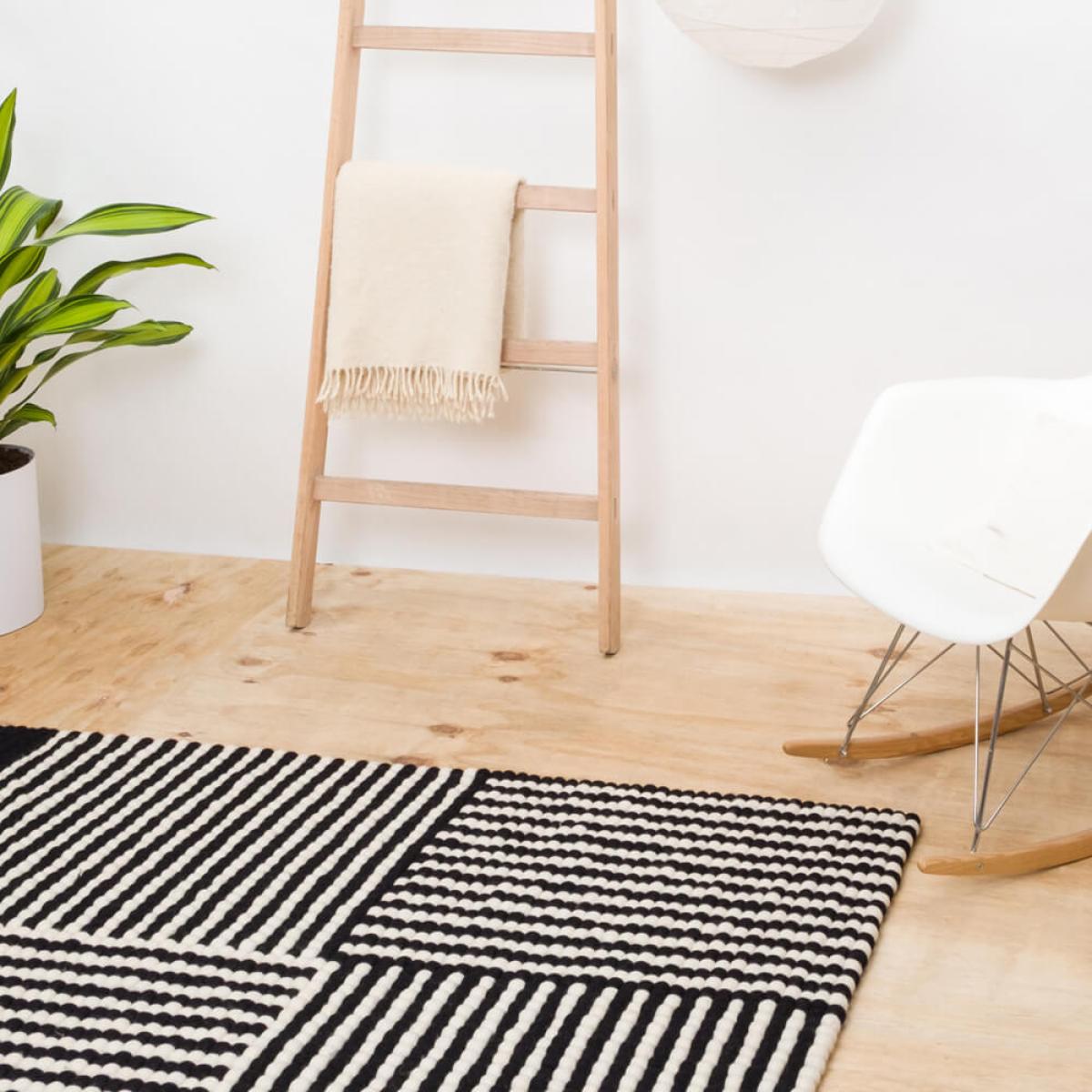 Lino 3 Felt Ball Rug – image 5
