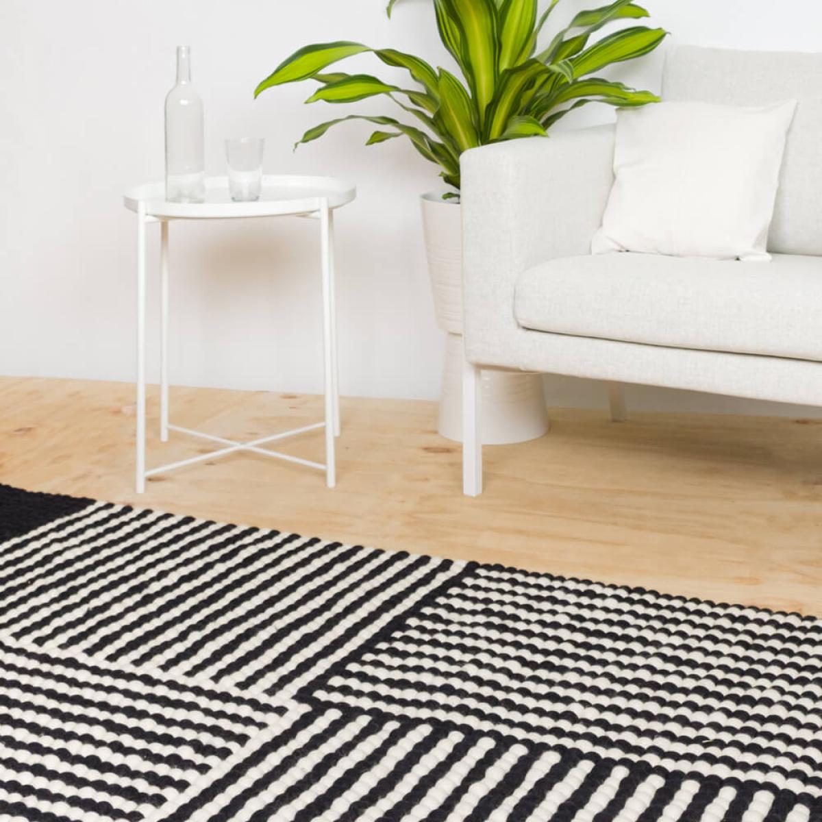 Lino 3 Felt Ball Rug – image 8