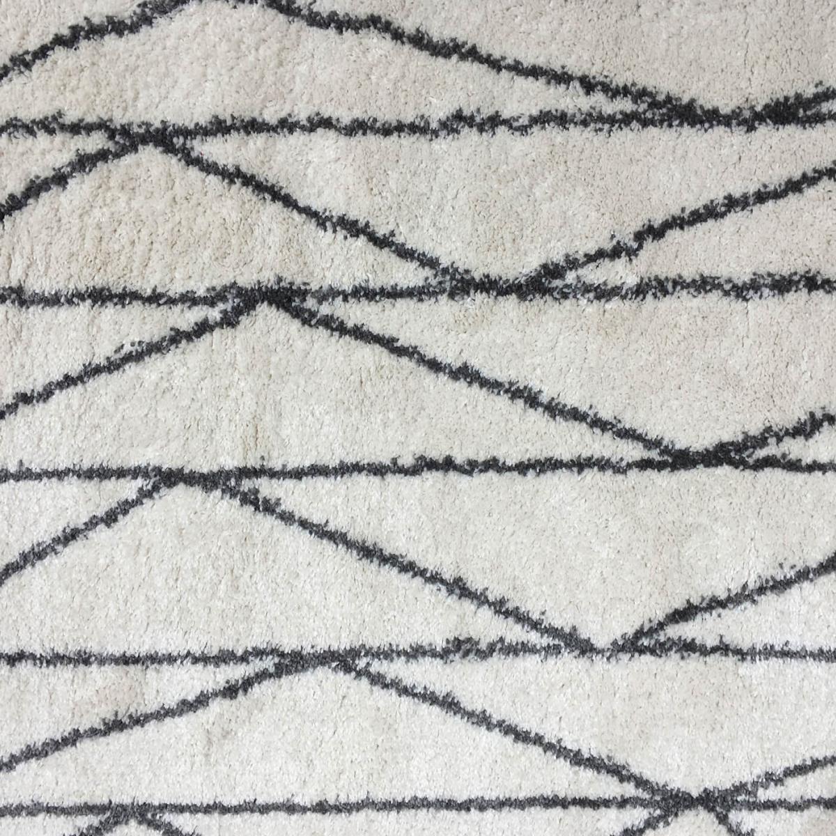 Pyramid Rug – image 3