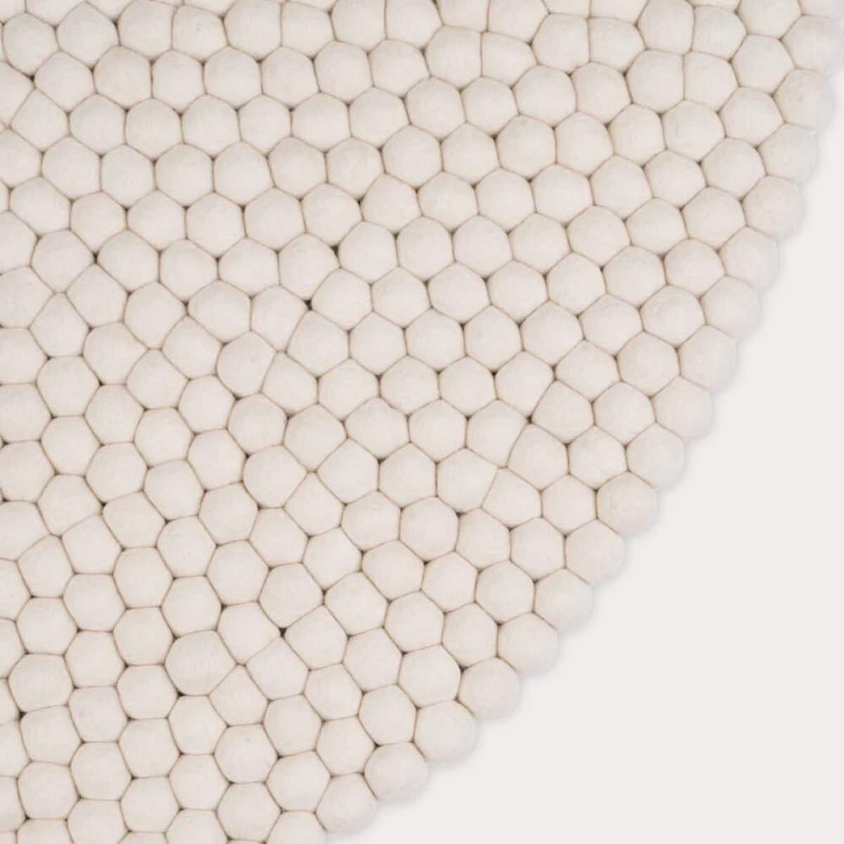 Felt Ball Rug Linéa Round – image 2