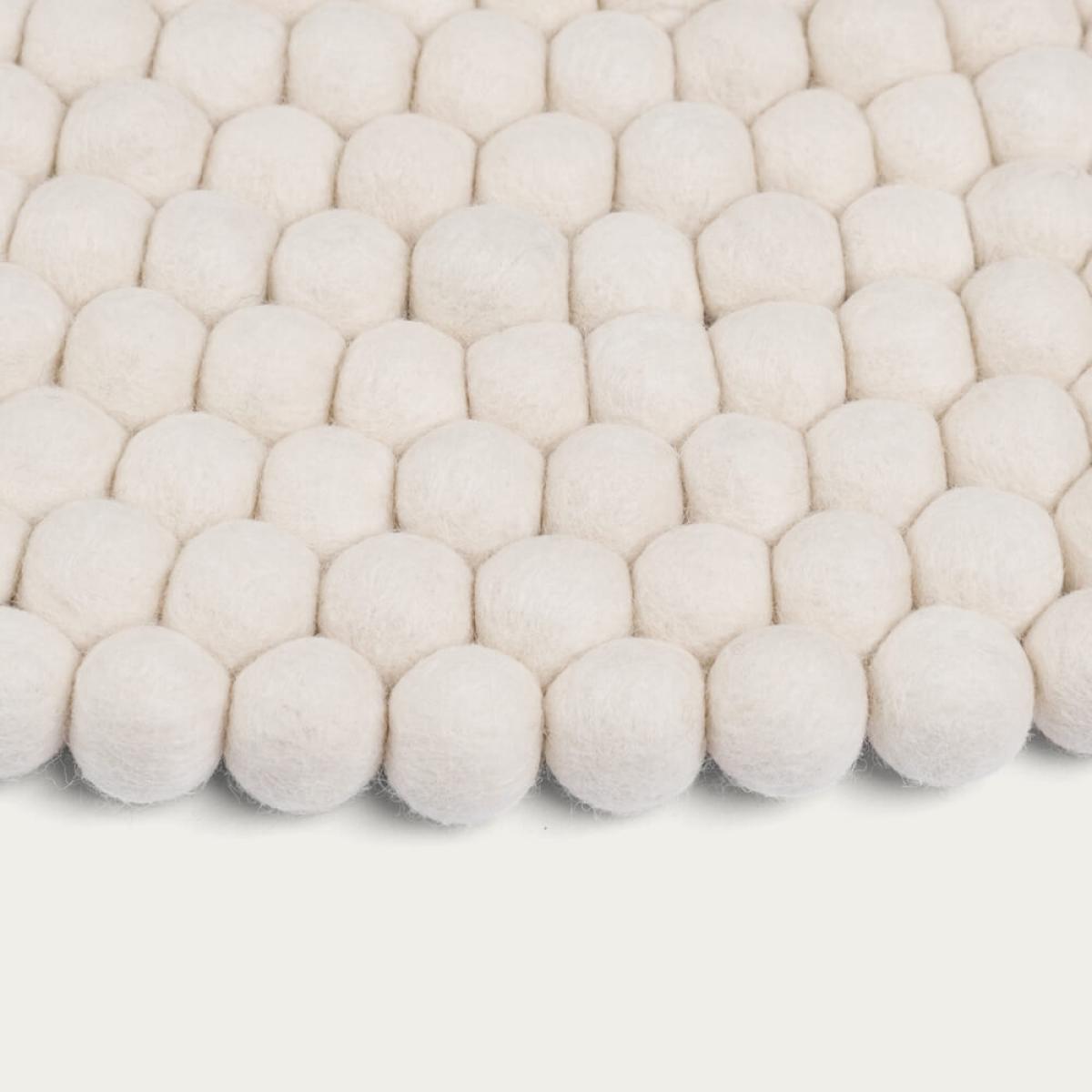 Felt Ball Rug Linéa Round – image 3