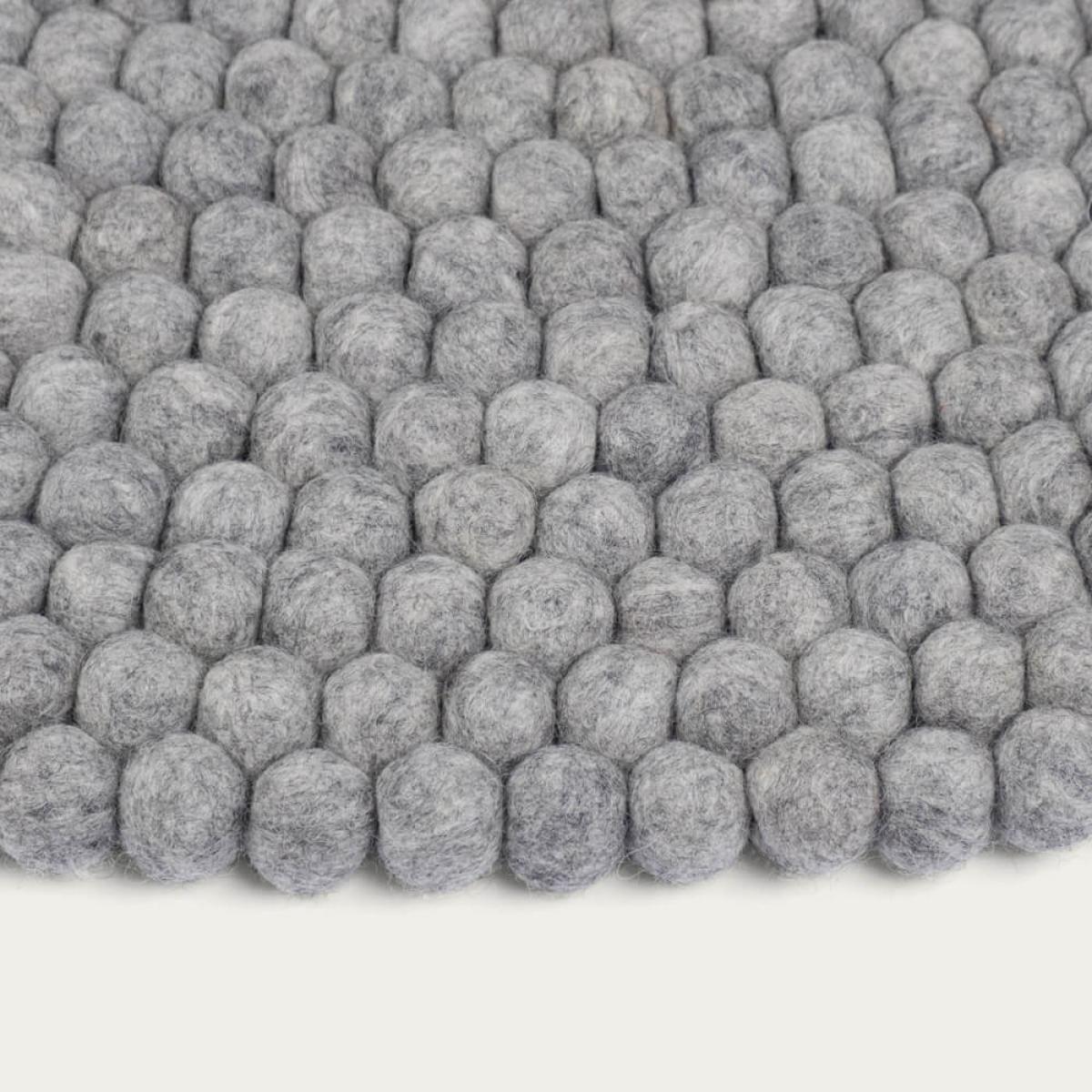 Felt Ball Rug Carl Round – image 2