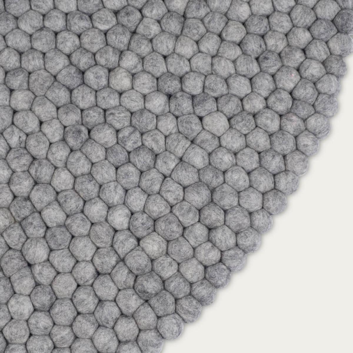 Felt Ball Rug Carl Round – image 3