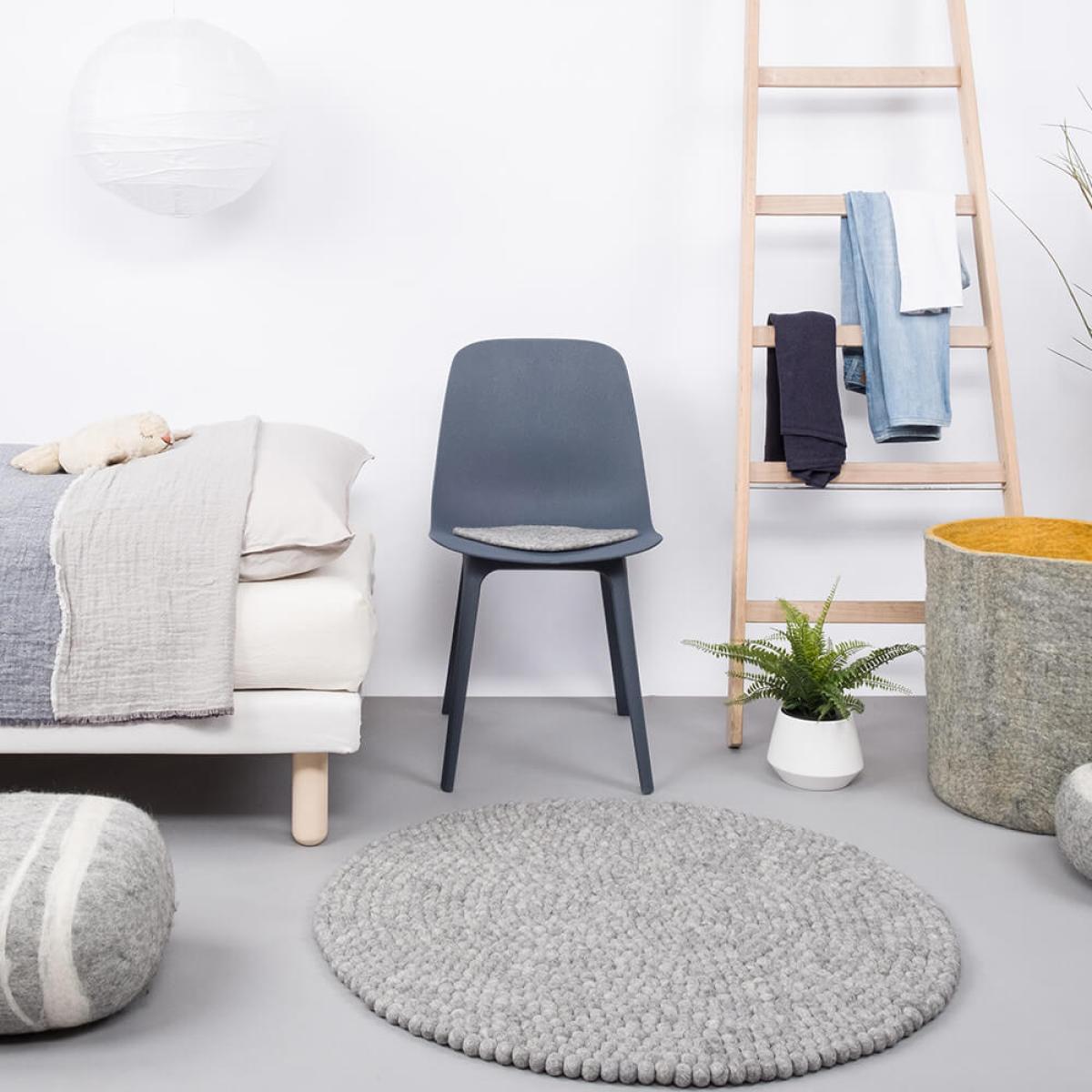 Felt Ball Rug Carl Round – image 6