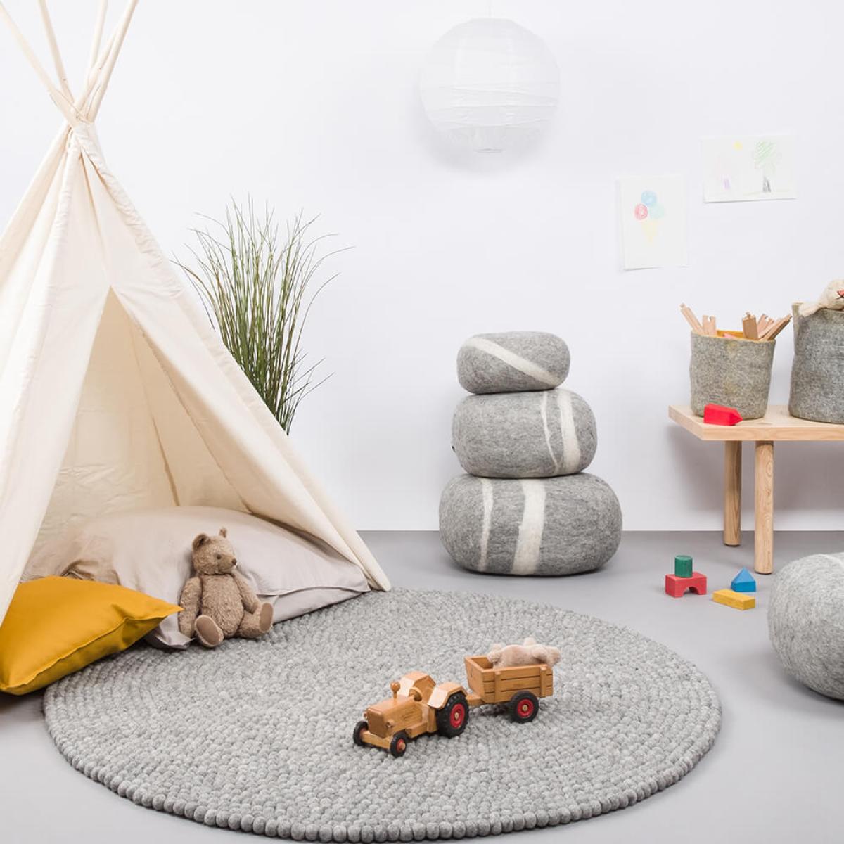 Felt Ball Rug Carl Round – image 7