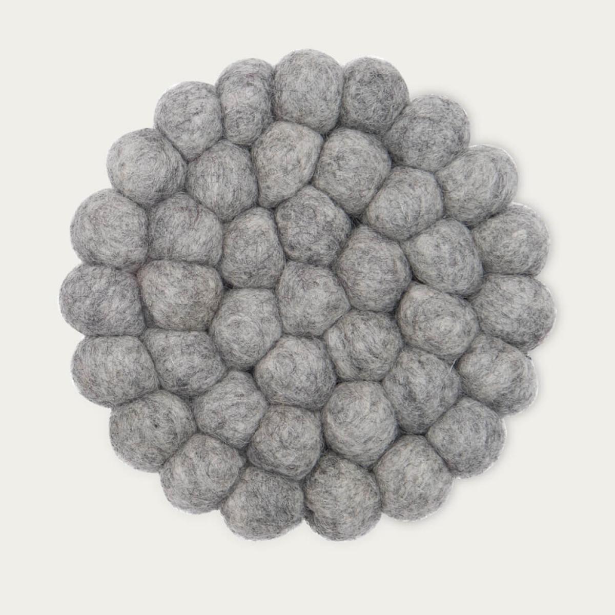 Felt Ball Rug Carl Round – image 9