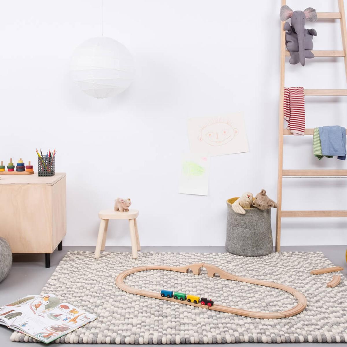 Felt Ball Rug Hella Square – image 7