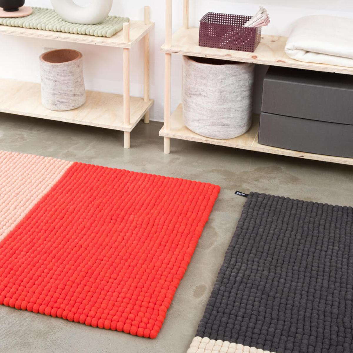 Red/Salmon Contrast Felt Ball Rug – image 6