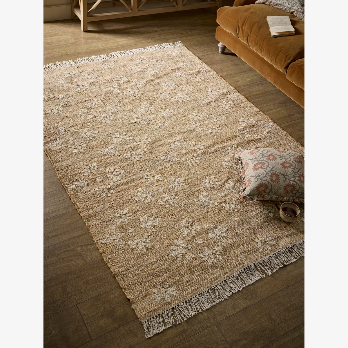 Woven Floral Motif Rug – image 1