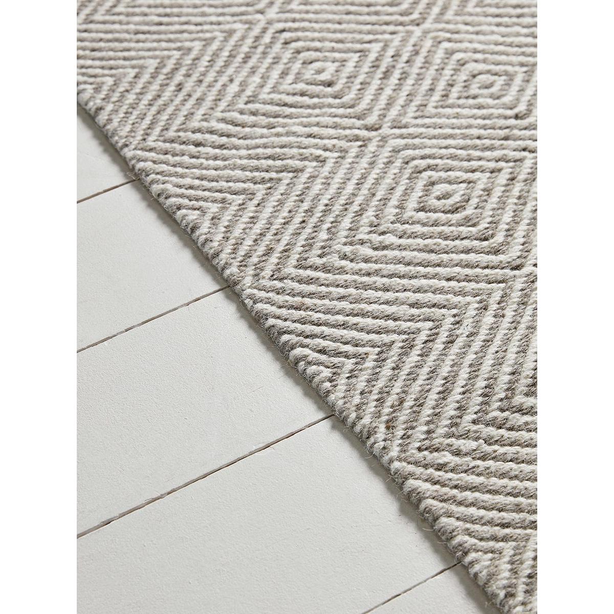 Diamond Handwoven Rug – image 2
