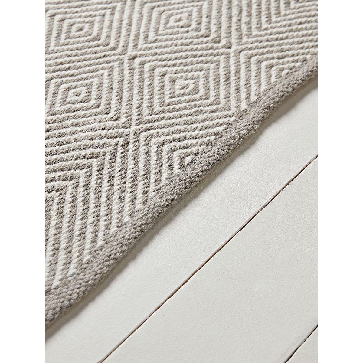Diamond Handwoven Rug – image 3