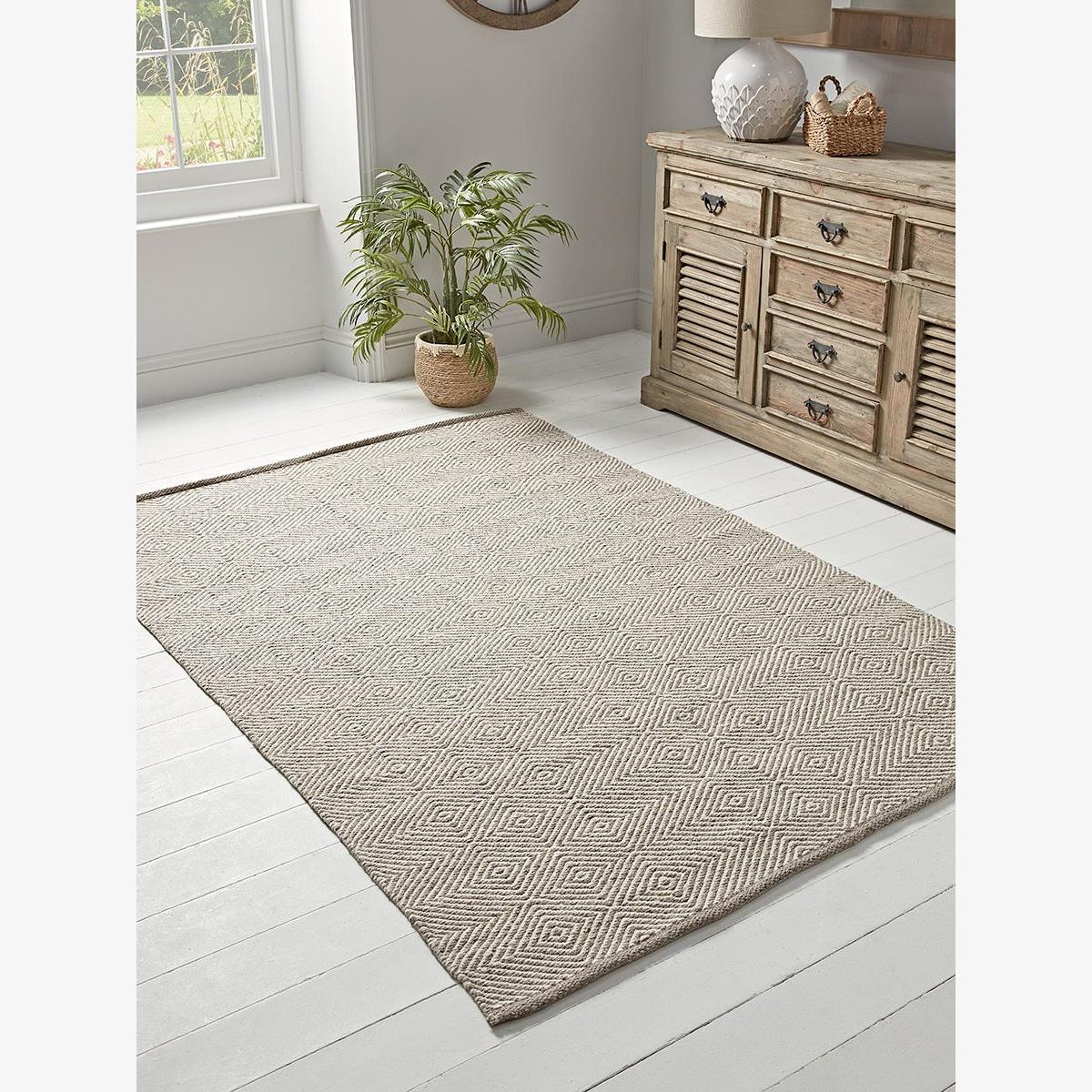 Diamond Handwoven Rug – image 1