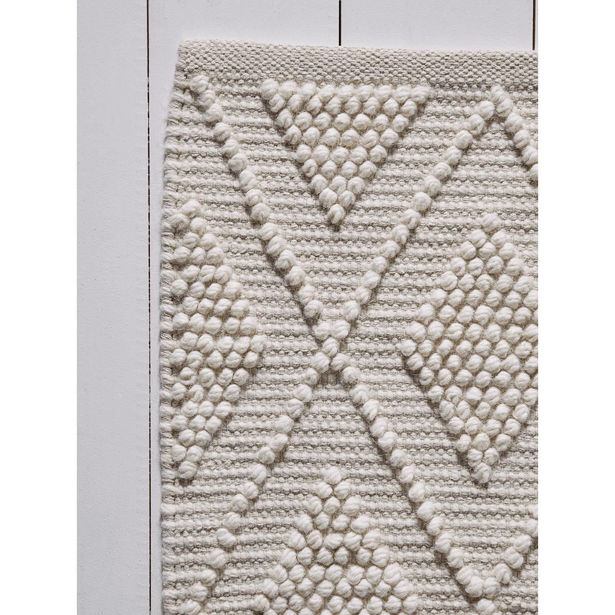 Diamond Textured Rug – image 4