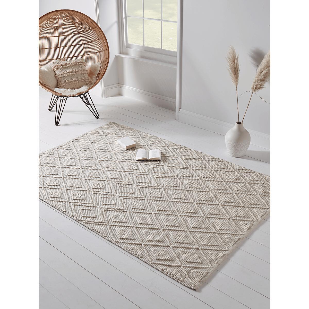 Diamond Textured Rug – image 1