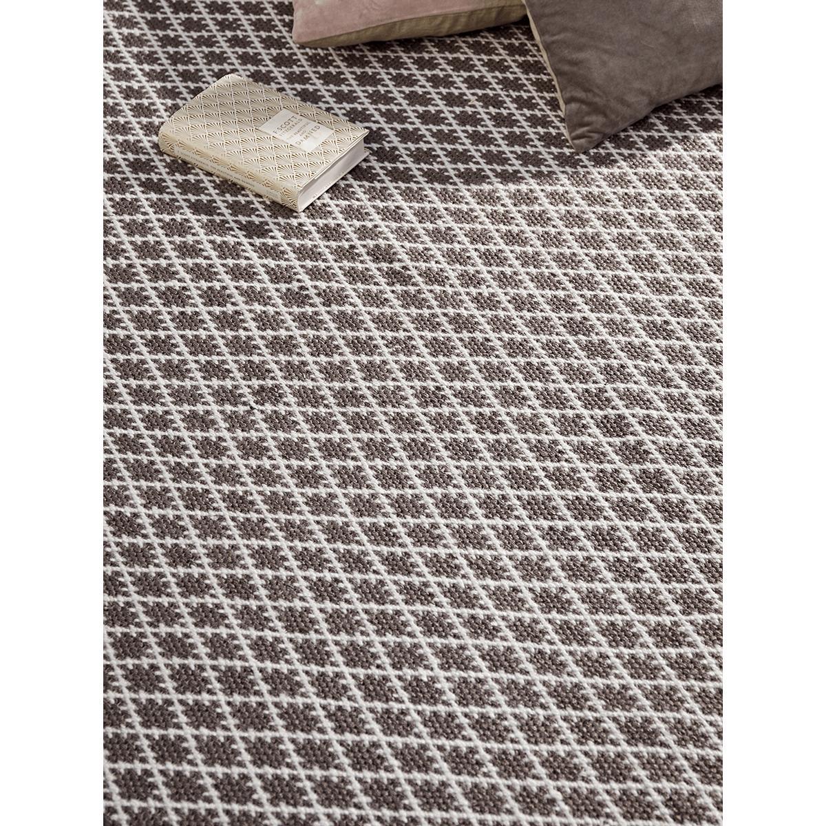 Indoor Outdoor Diamonds Reversible Rug - Grey – image 2
