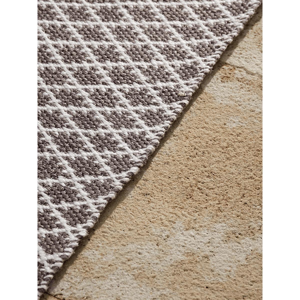 Indoor Outdoor Diamonds Reversible Rug - Grey – image 4