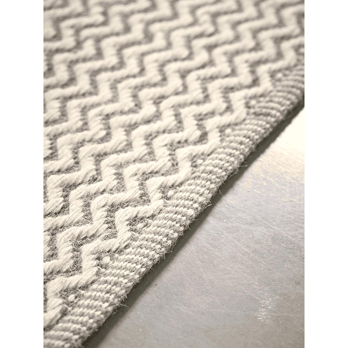 Chevron Rug – image 3