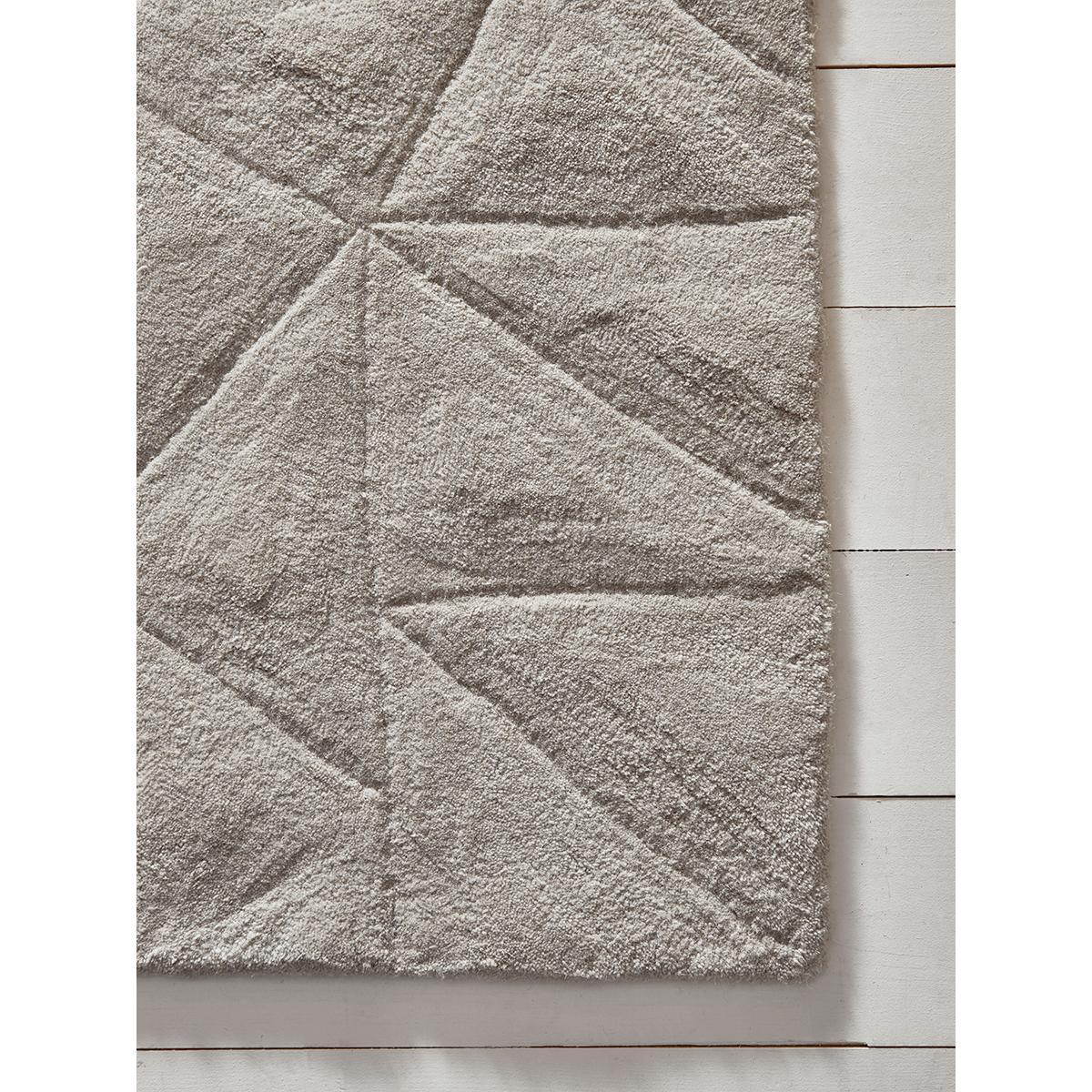 Textured Triangle Rug – image 3