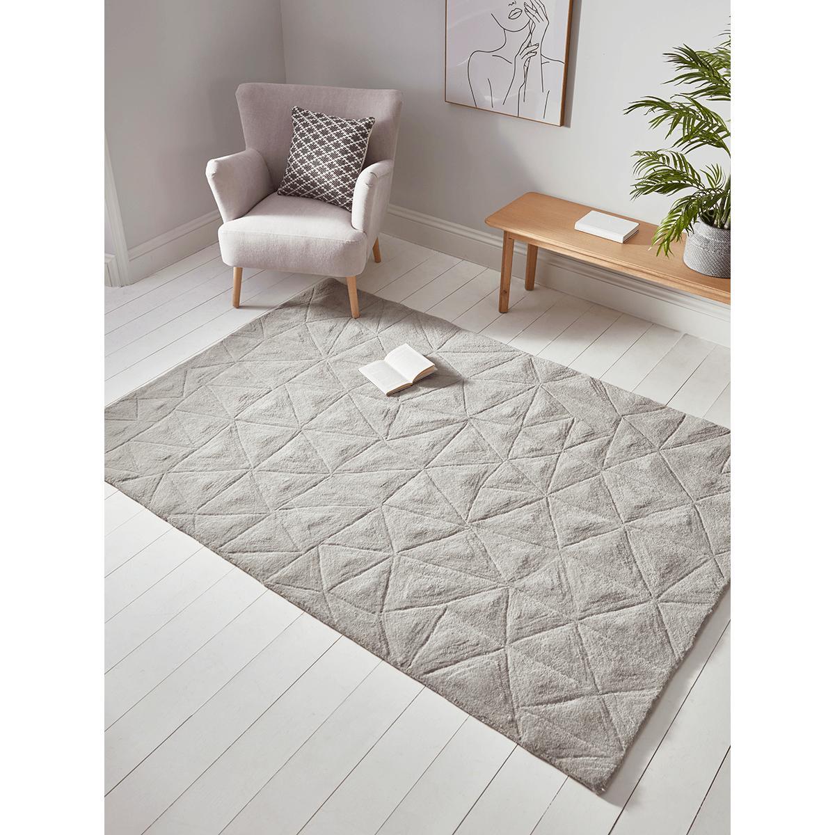 Textured Triangle Rug – image 1