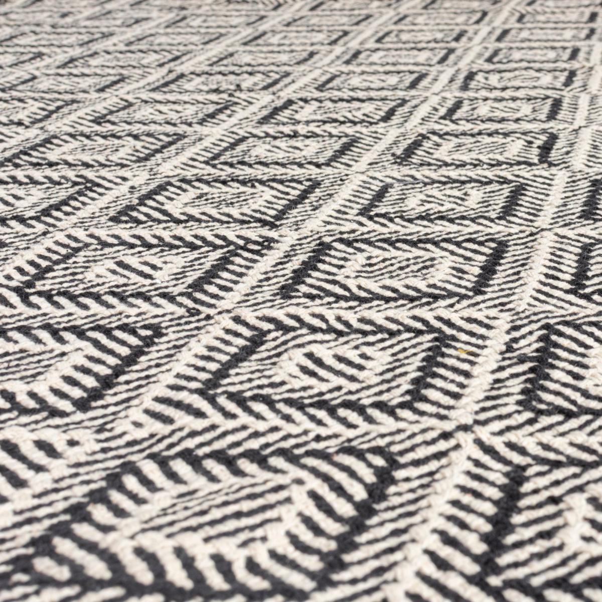 Taylor Diamond Rug Black and White – image 3