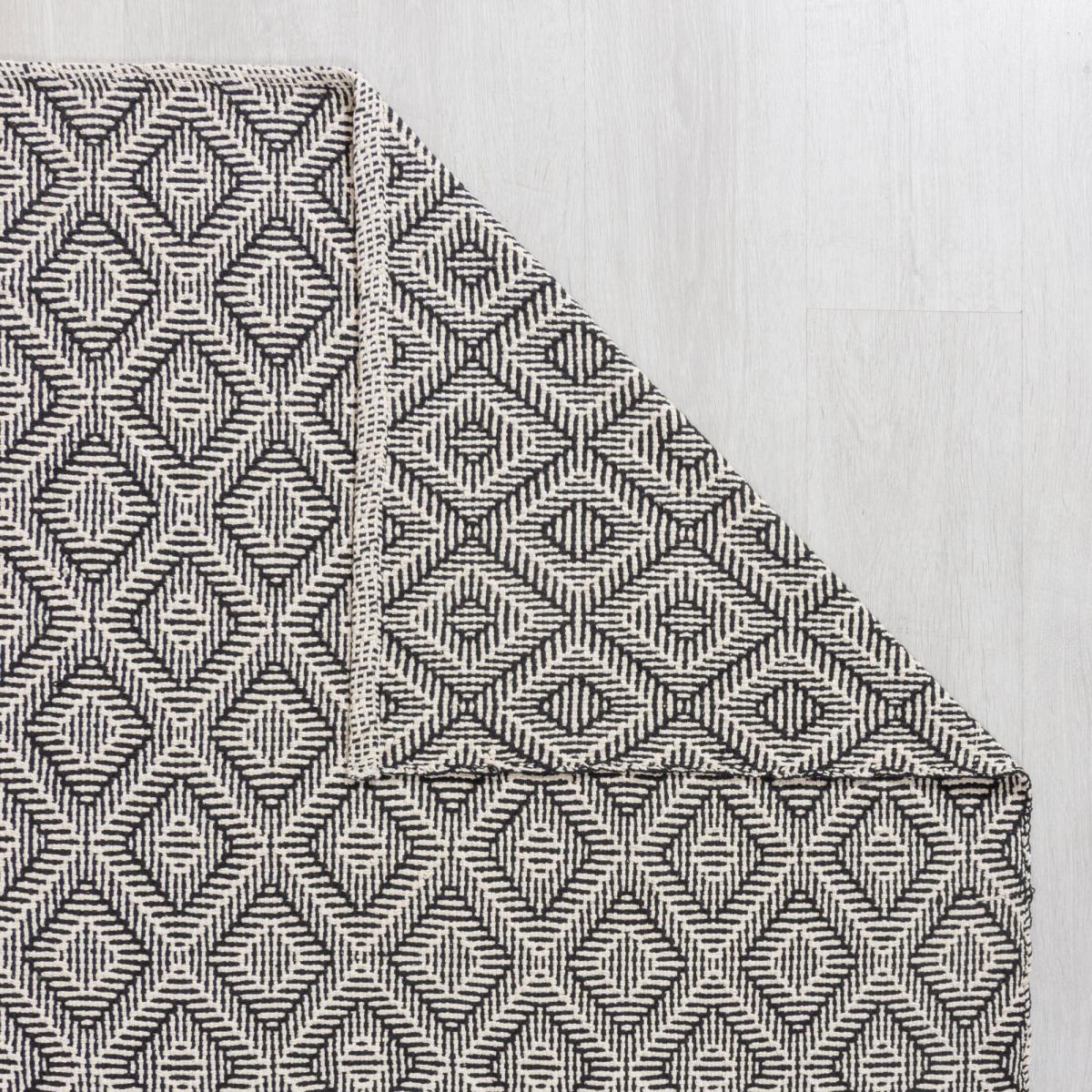 Taylor Diamond Rug Black and White – image 4