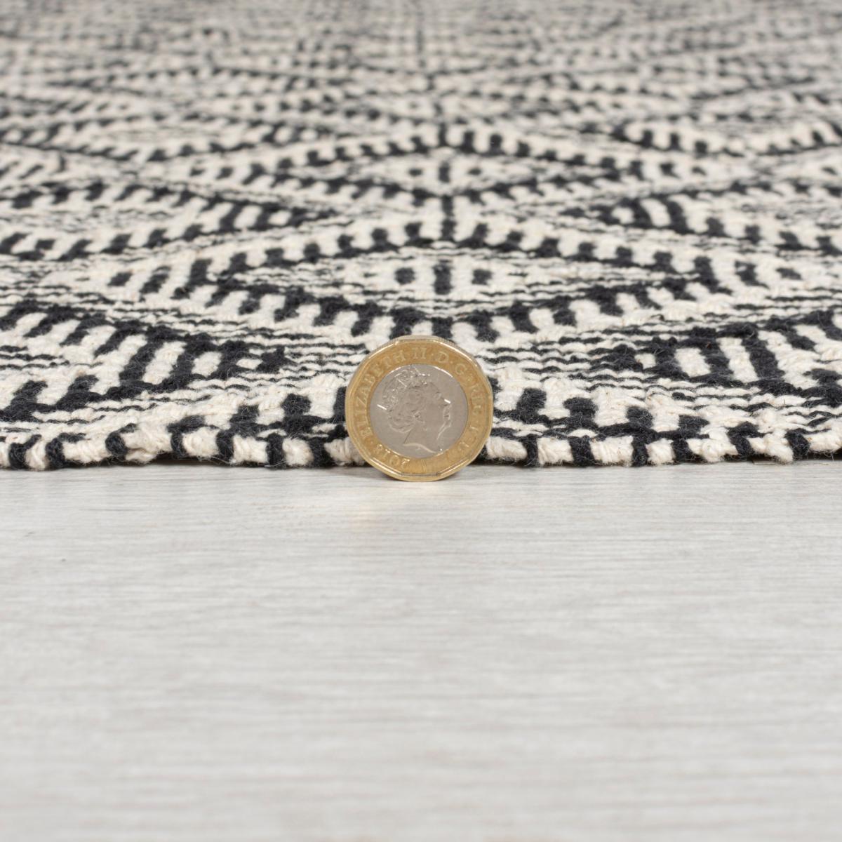 Taylor Diamond Rug Black and White – image 5