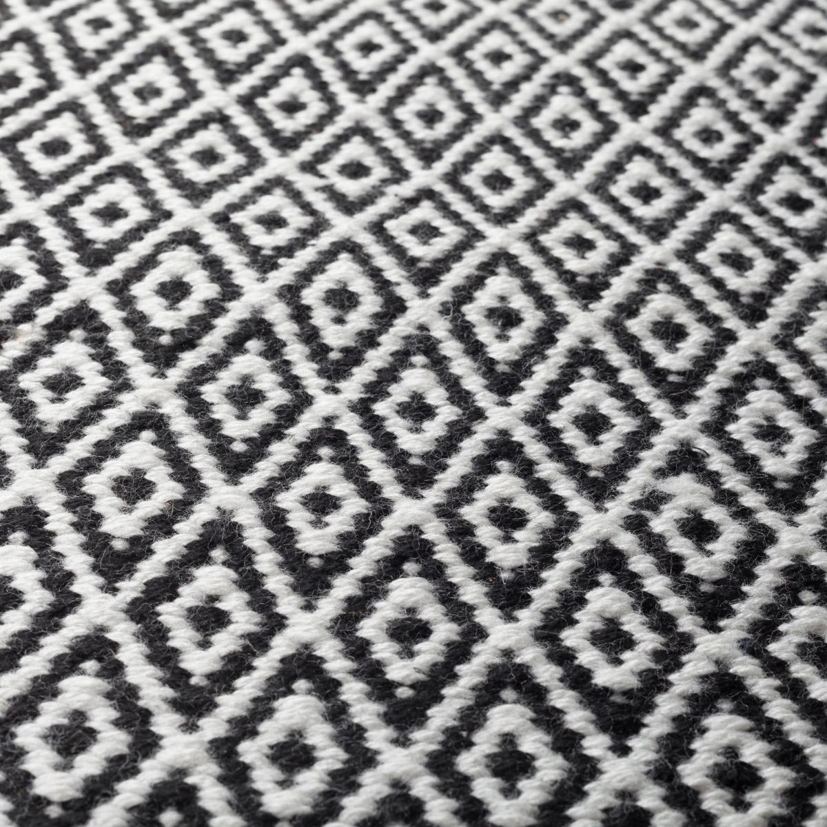 Luna Diamond Rug Black and White – image 3