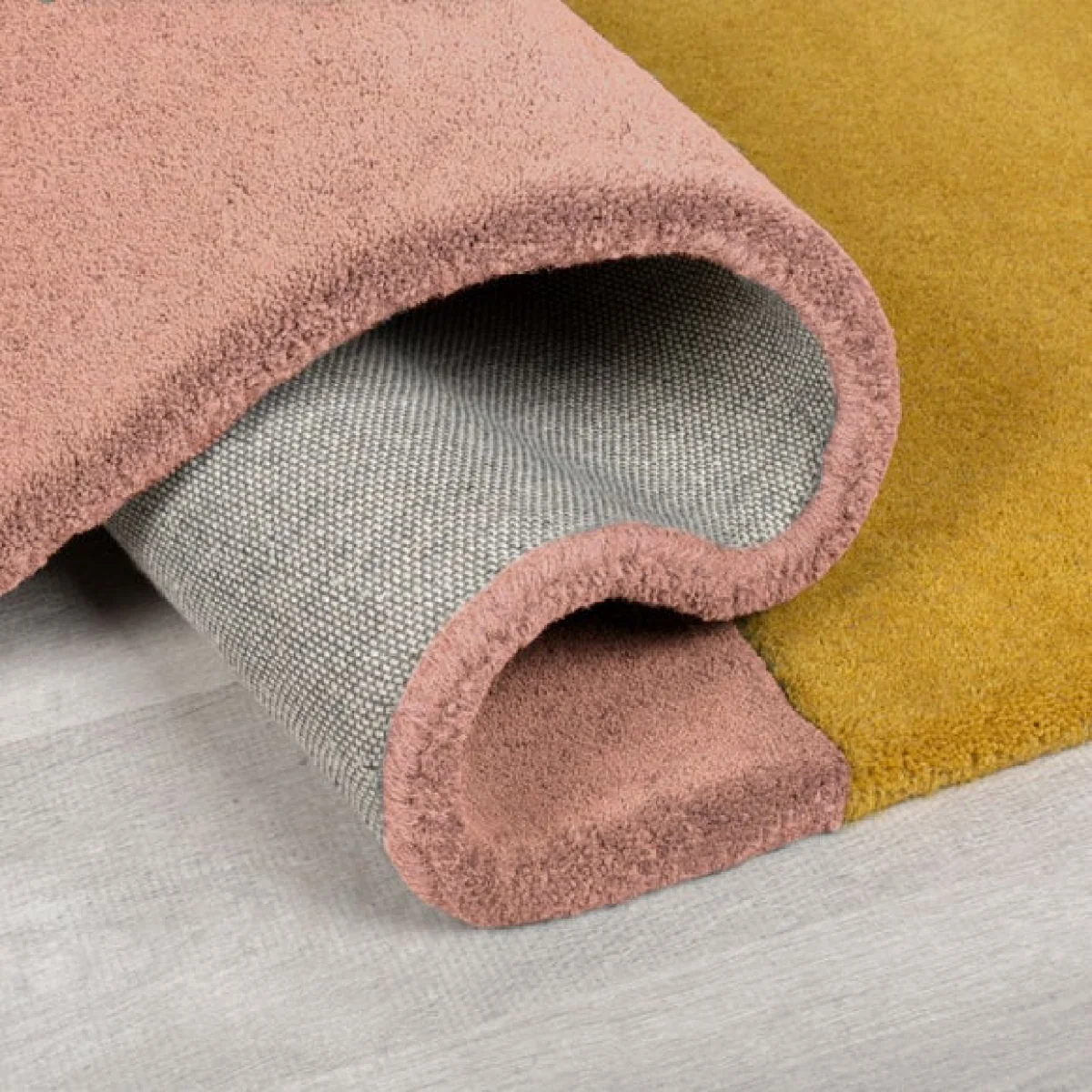 Lozenge Abstract Shaped Wool Rug – image 3