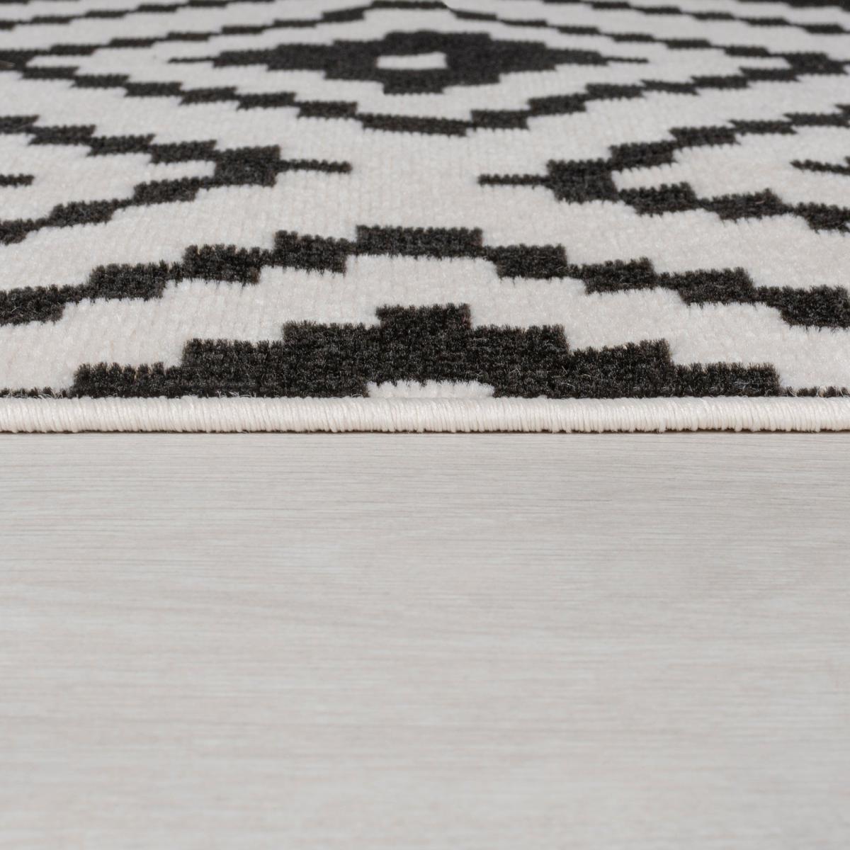 Geometric Monochrome Indoor Outdoor Rug Black and white – image 4
