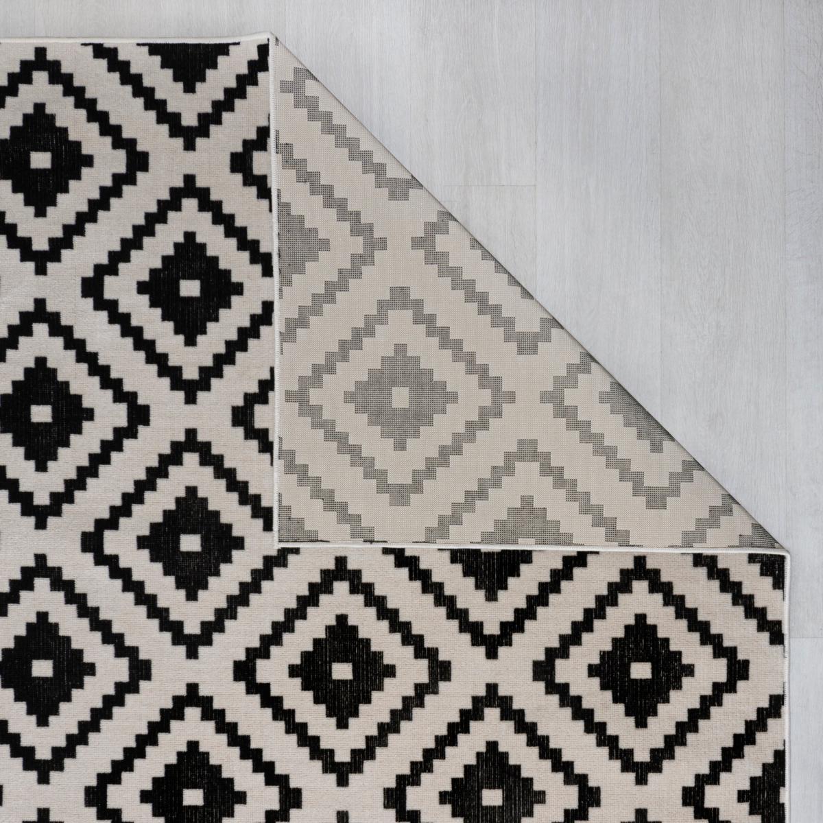 Geometric Monochrome Indoor Outdoor Rug Black and white – image 5