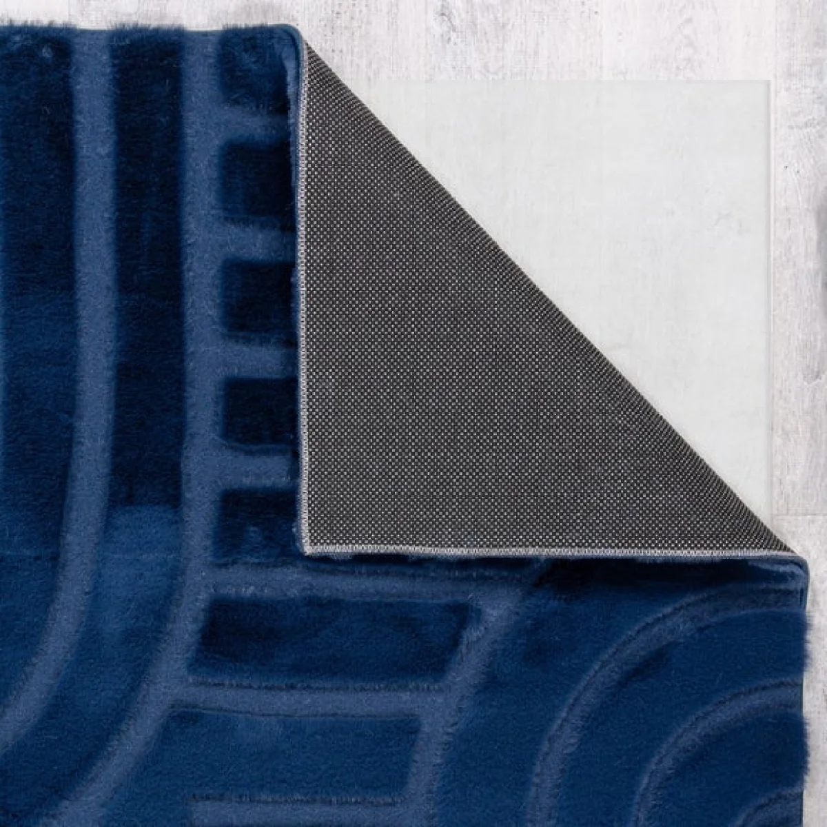 Supersoft Lush Geometric Faux Fur Arch Rug – image 3
