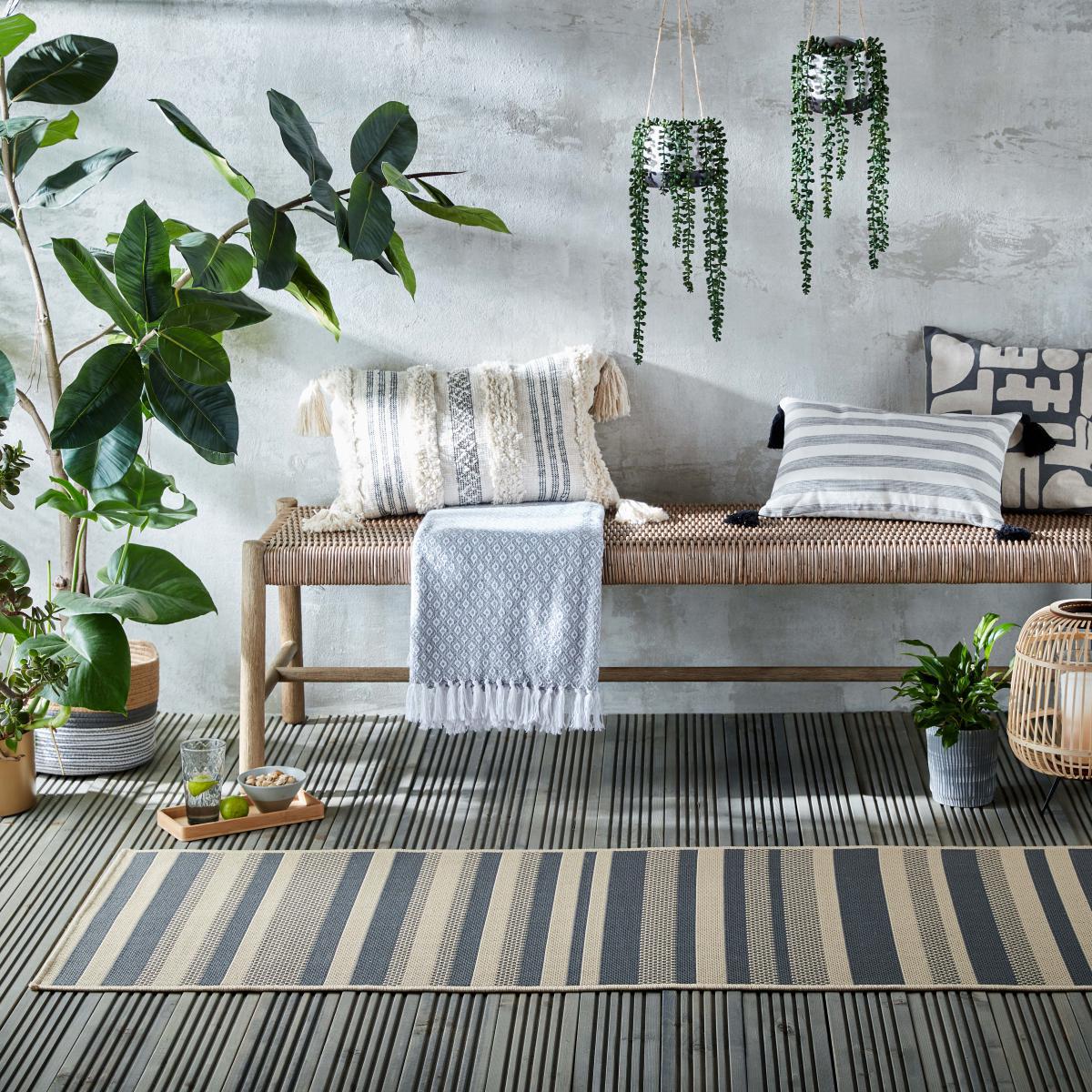 Stripe Indoor Outdoor Runner Light Grey – image 1
