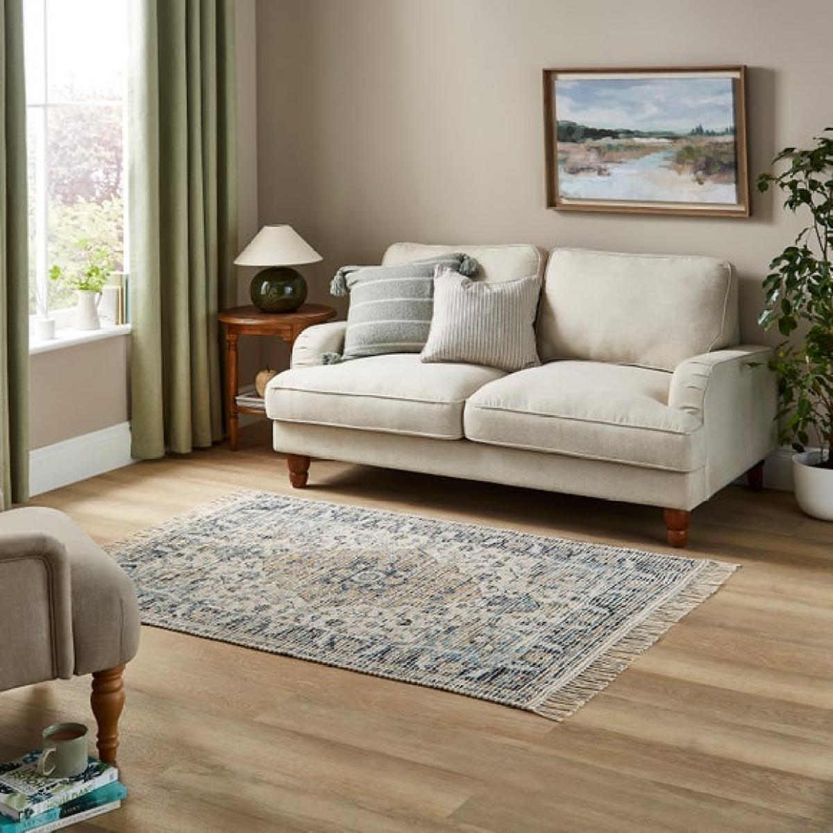 Micah Traditional Wool Rug – image 1