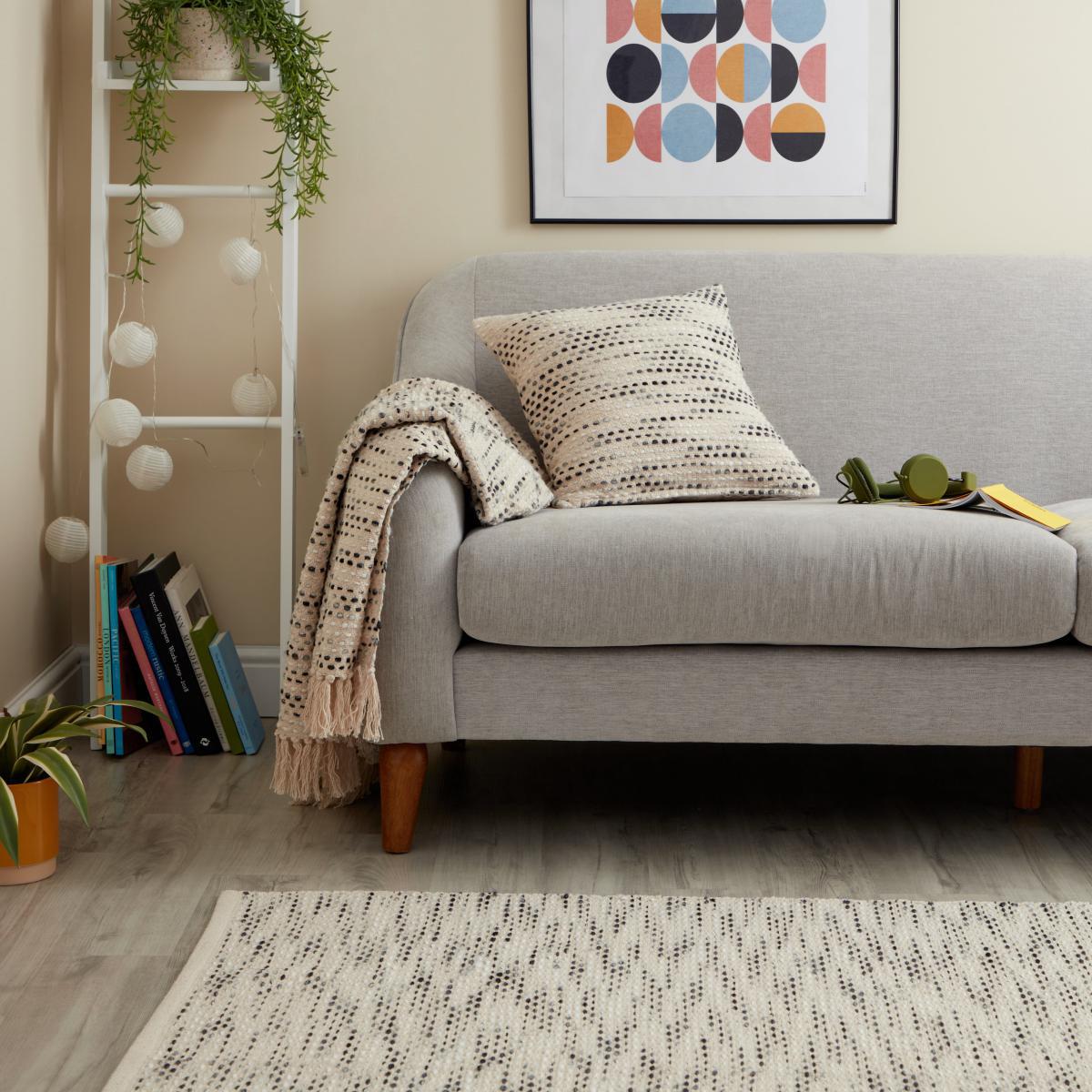 Blossom Rug Black and white – image 2