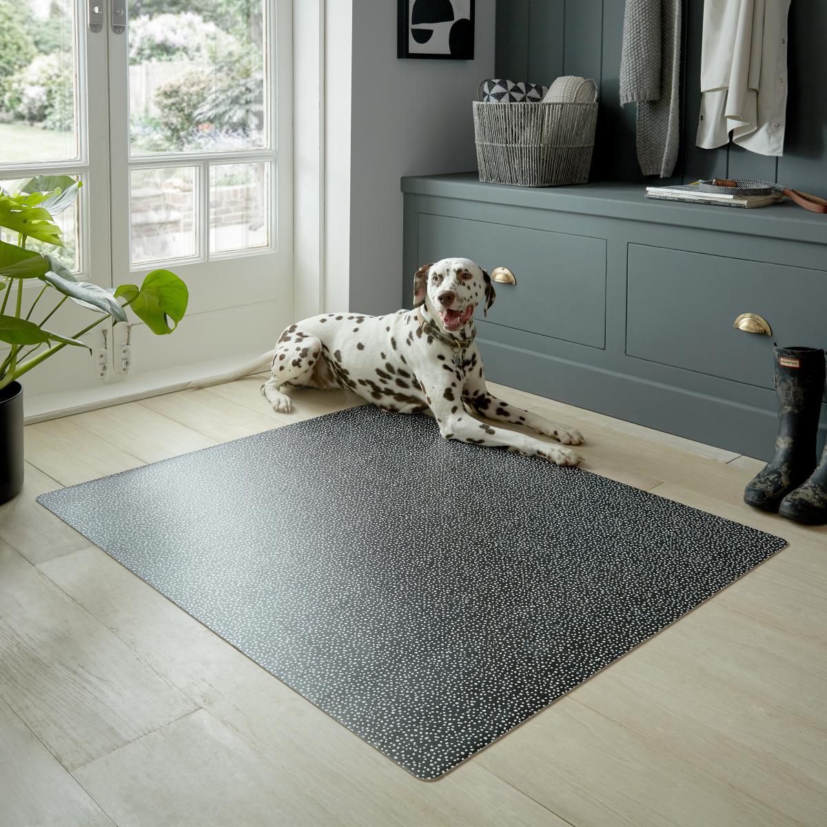 Dotty Vinyl Mat Black and white – image 7
