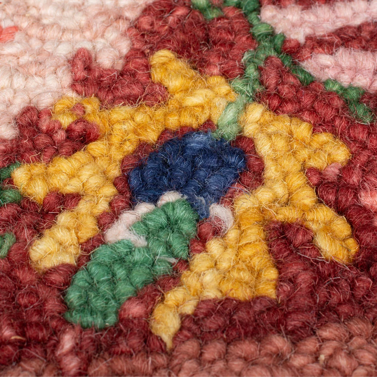 Hani Floral Wool Rug – image 1