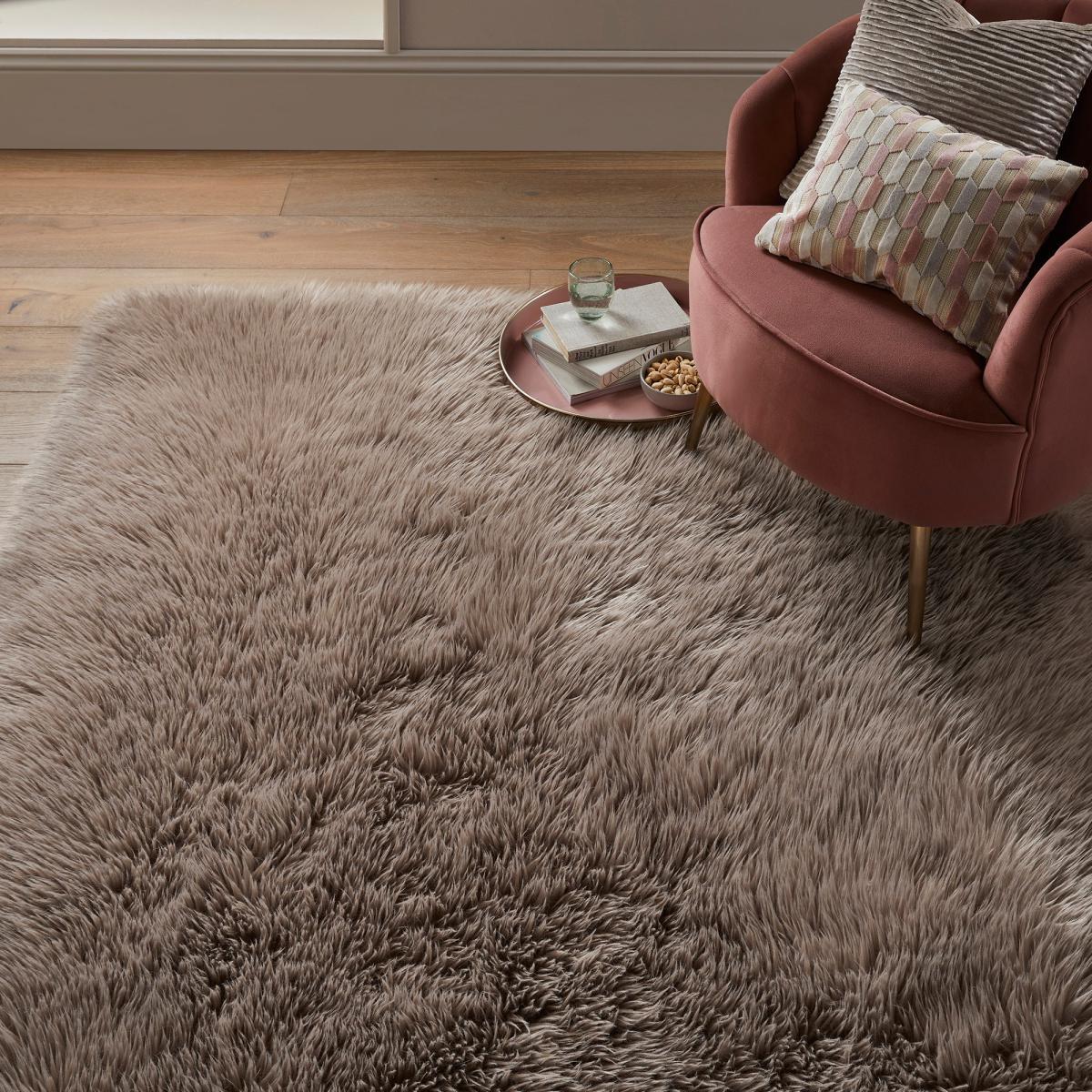 Luxe Faux Sheepskin Rug Luxe Natural – image 1
