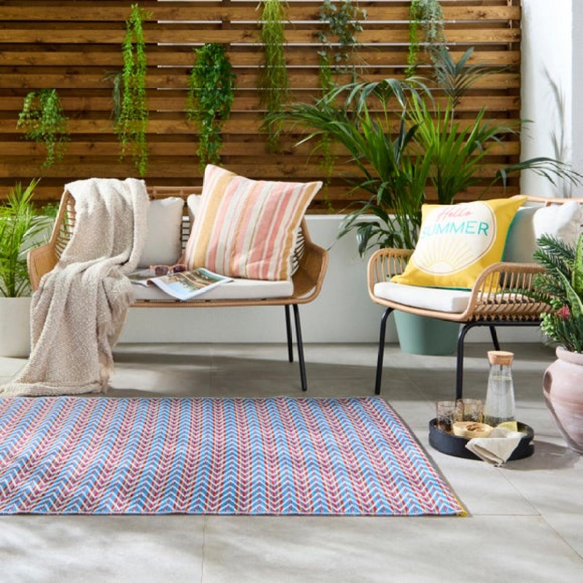 Zig Zag Bright Stripe Indoor Outdoor Rug – image 1