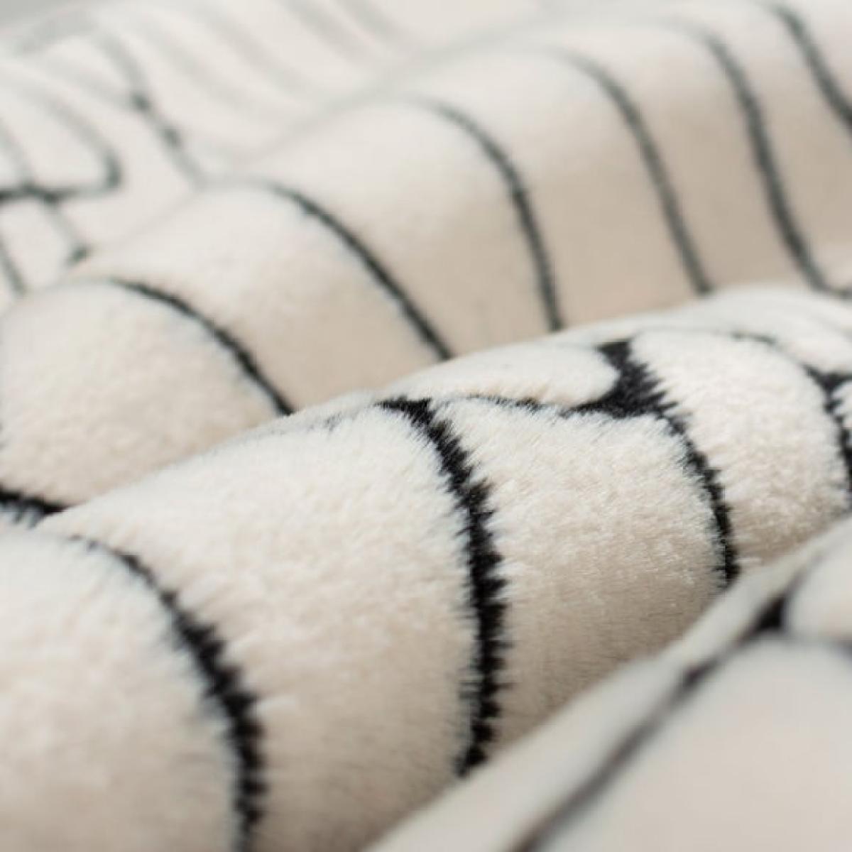 Faron Abstract Faux Fur Luxe Rug – image 2