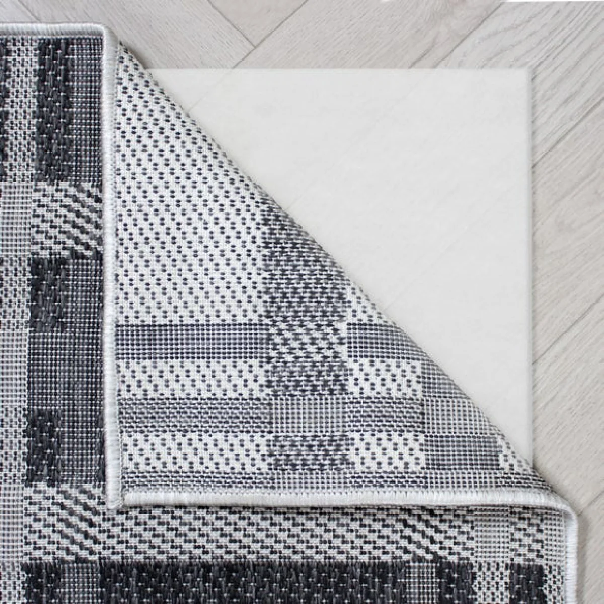 Checked Geometric Indoor Outdoor Rug – image 3