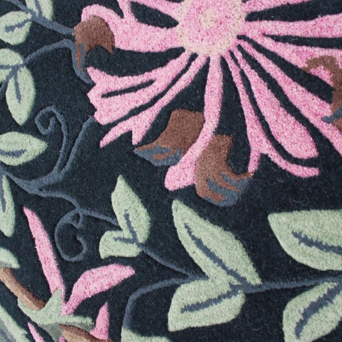 V&A Honeysuckle Rug – image 5