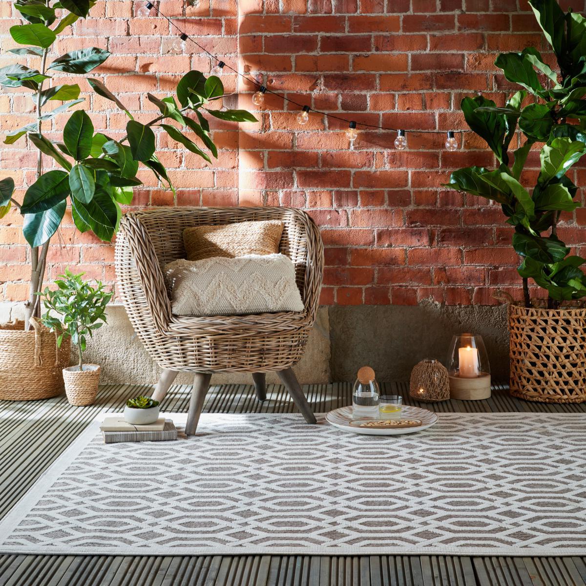 Mondo Geometric Indoor Outdoor Rug Brown and White – image 1