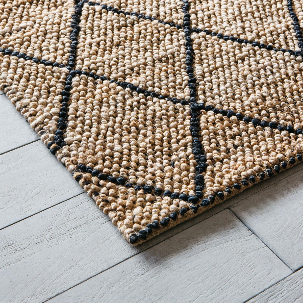 Arna Small Handwoven Rug – image 2