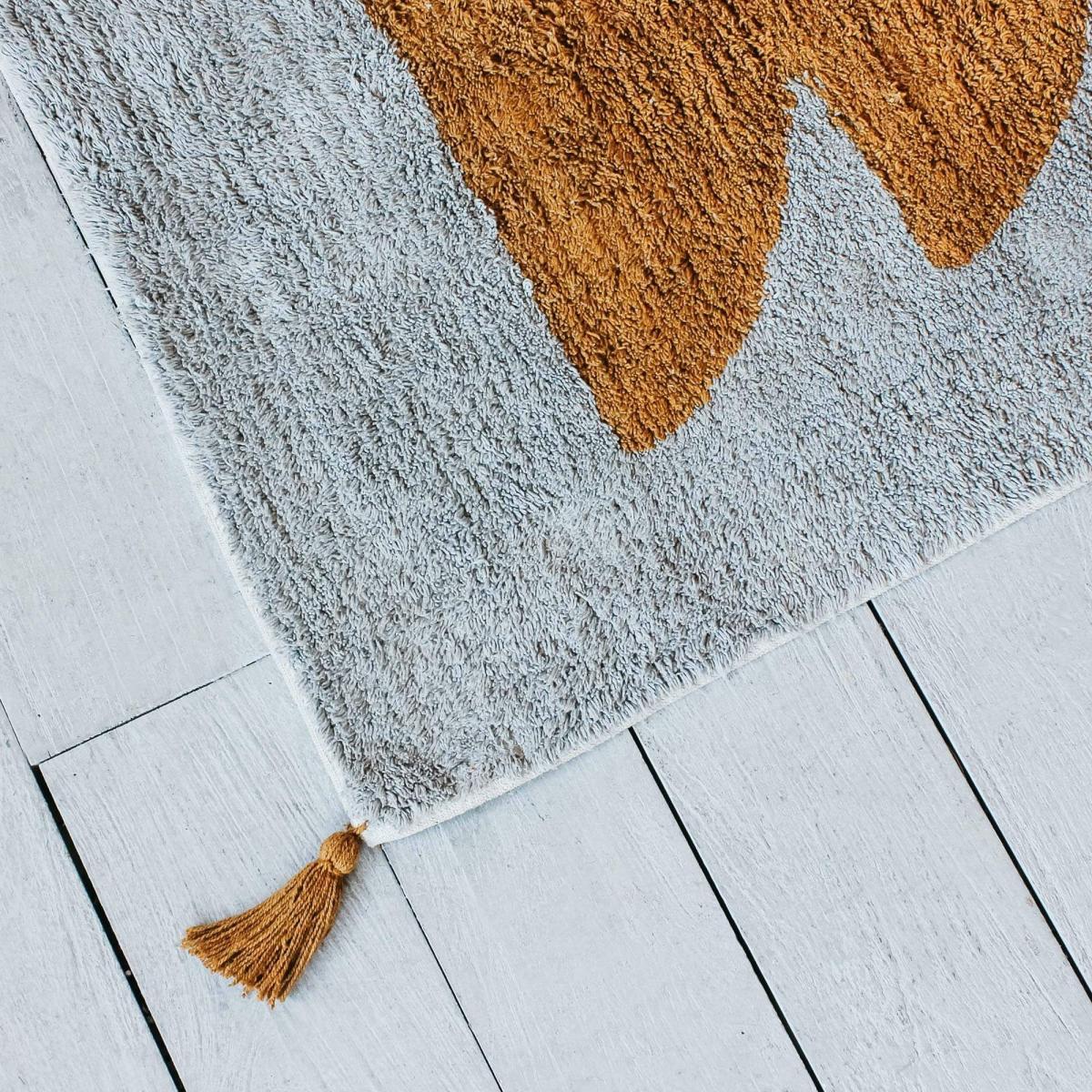 Amber Tasselled Rug – image 3